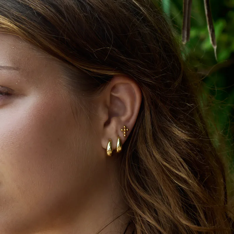HEDVIG - CLASSIC WIDE HOOP EARRINGS STAINLESS STEEL GOLD