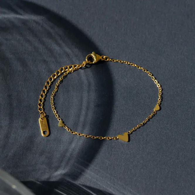 Hovedbilde SARAH - 3 SMÅ HJERTER ARMBÅND I RUSTFRITT STÅL ...